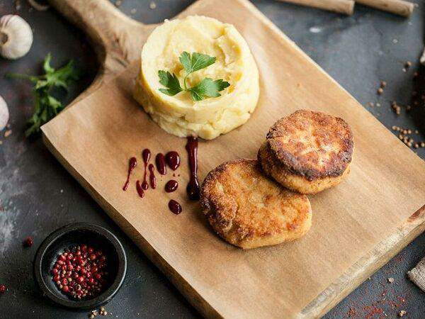 Батони - Куриные котлеты с пюре