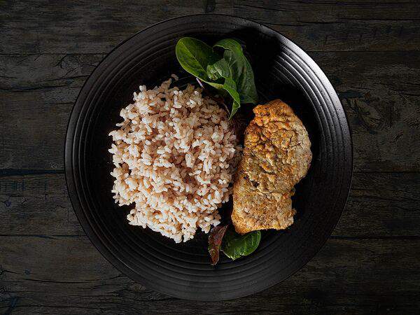 Kinza House - Рис с отбивной из куриного филе в кляре