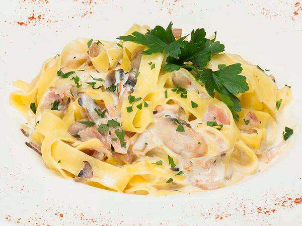 Саюри - Феттуччине с ветчиной и грибами