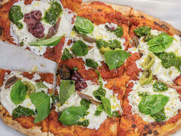 Жуй - Пинса со страчателлой и анчоусами