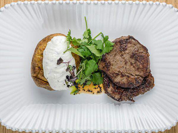 Milovita - Медальоны из телятины с печеным картофелем