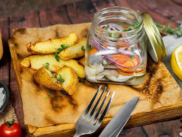 Liga Pub - Сельдь в домашнем маринаде с картофелем по-деревенски