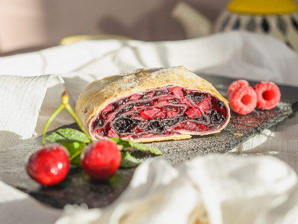 Пекарня Буханка - Штрудель яблоко/смородина постный