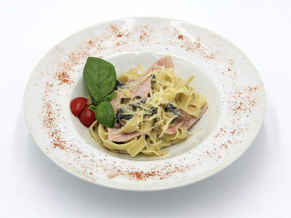 Грильфуд - Феттучине с ветчиной и грибами