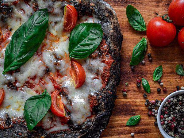Fabbrica - Чёрная Римская пицца Маргарита