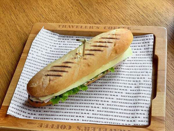 Traveler's coffee - Сэндвич с ветчиной и сыром