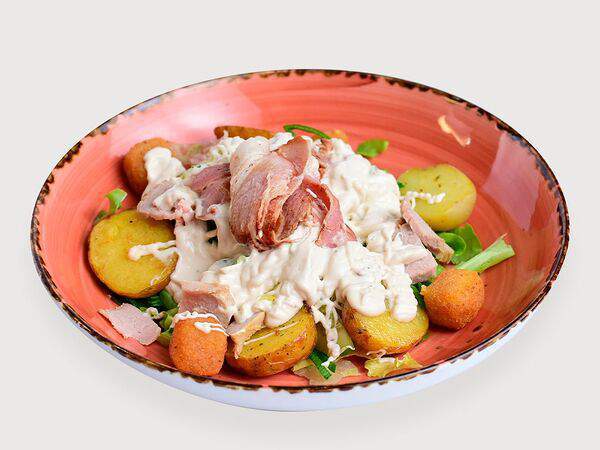 Самое популярное кафе - Салат с бужениной, беконом и жареным сыром