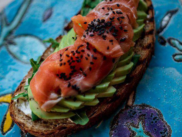 Всё сейчас хорошо - Брускетта с авокадо и лососем