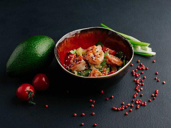 Молодость Kitchen & Bar - Тайский салат с креветками и ананасом