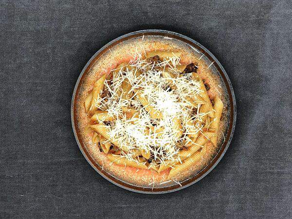 Пармезани Посыпали - Паста с телятиной в соусе Наполи