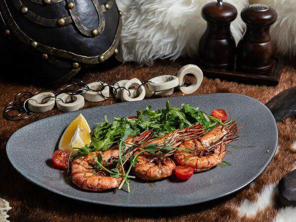 Викинги - Лангустины в пряном масле с легким салатом