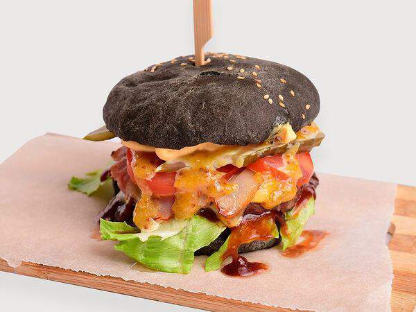 Самое популярное кафе - Бургер Black smoked с говяжьей котлетой