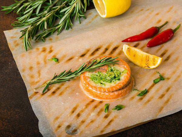 Fish & Grill - Рулет из форели с брокколи и сыром