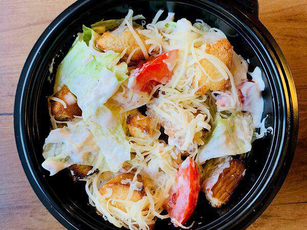 Tomi - Салат Цезарь с креветками