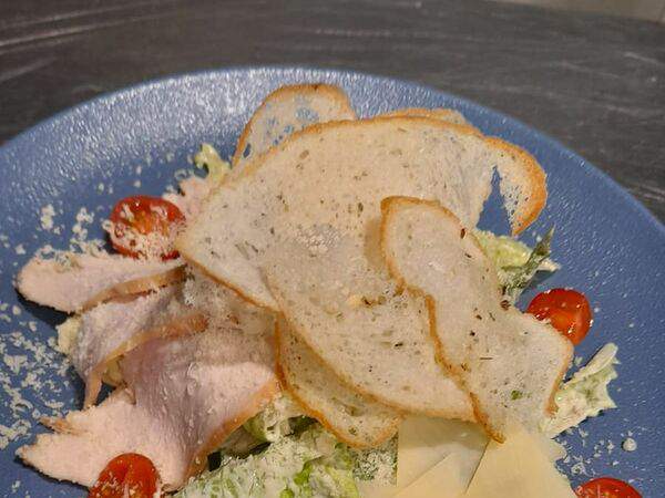 Unobar - Салат Цезарь с курицей