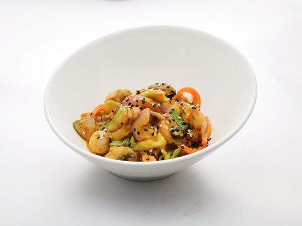 Золотая маска - Вок с курицей