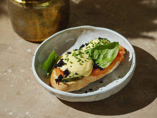 Breadway-cafe - Бенедикт с лососем и муссом голландез