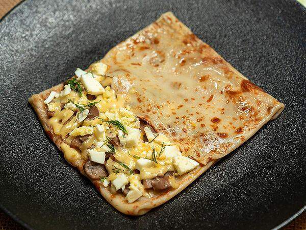 Блинная печка - Блин с грибами, сыром и яйцом