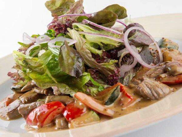 Арт кафе carpe diem - Теплый салат с говяжьей вырезкой