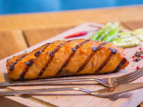 Бур бон паб - Семга на гриле под соусом бурбон