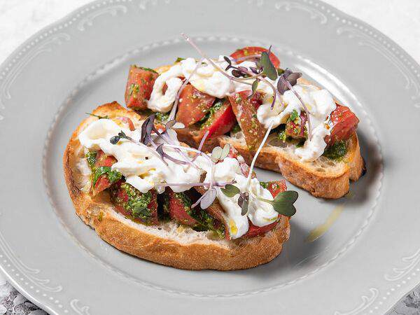 Baranka cafe & bar - Брускетта со страчателлой и томатами