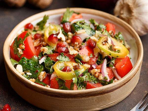 Хачапурия - Салат Овощной с грецким орехом