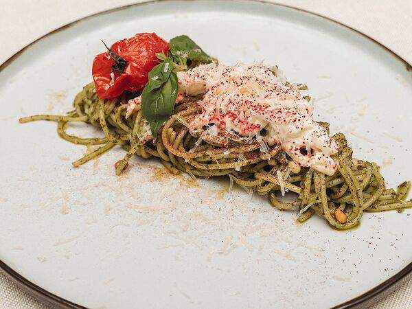 Салтанат сарайы - Спагетти Аль-песто с сыром страчателла