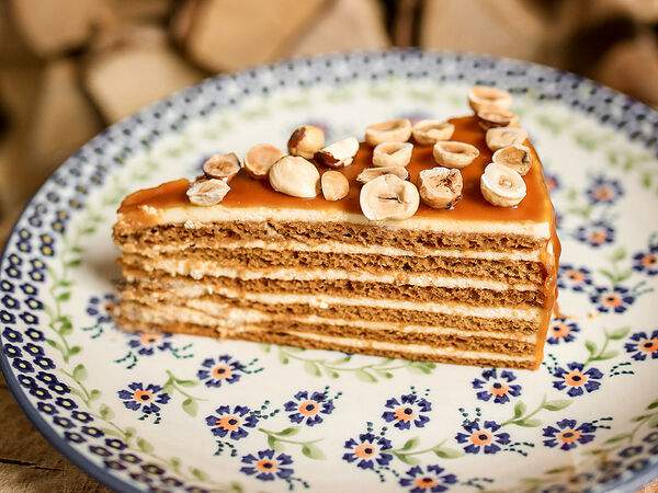 Сыроварня - Медовик с соленой карамелью и фундуком