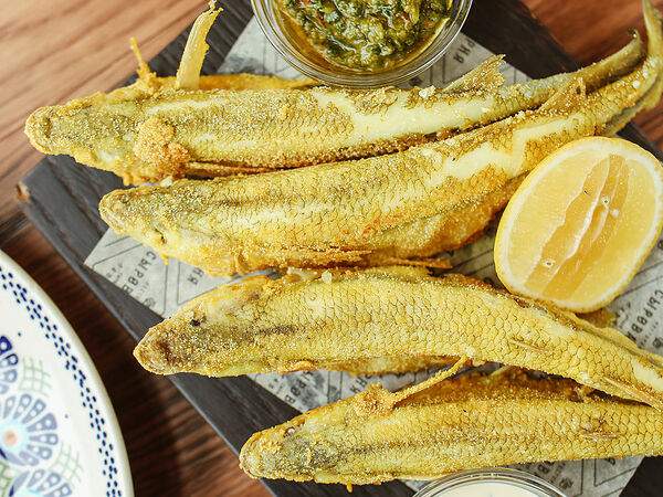 Сыроварня - Корюшка с соусом чимичурри