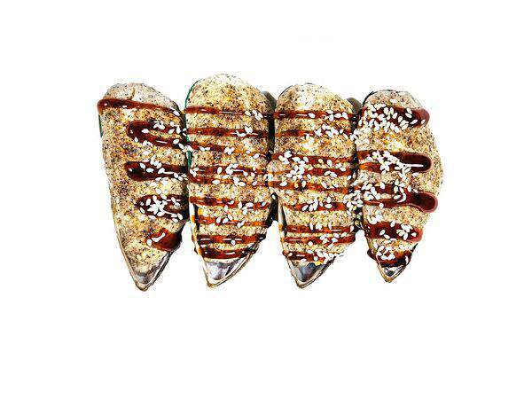 Чука - Запеченные Мидии в ракушках под грибным соусом