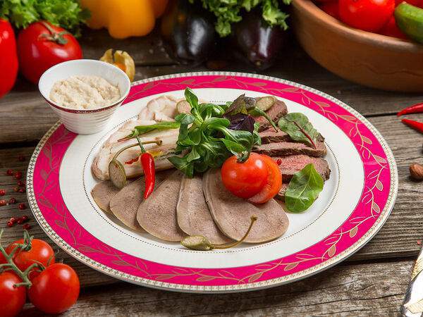 Nar & Sharab - Мясная нарезка по-домашнему