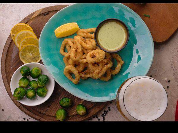 Кафе Gold - Кальмары в кляре с соусом тар тар