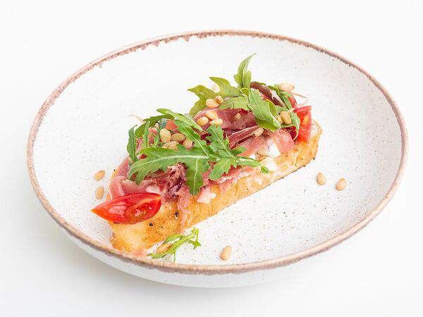 Breakfasteria - Брускетта с прошутто и сливочным сыром