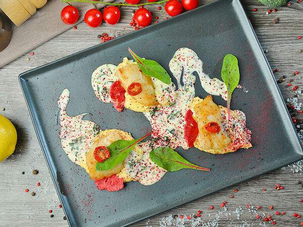 Ресторан Старый Город - Филе палтуса на сливочном шпинате с цветной капустой