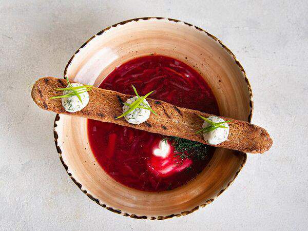 Bierloga - Борщ с телятиной и смальцем на черном багете