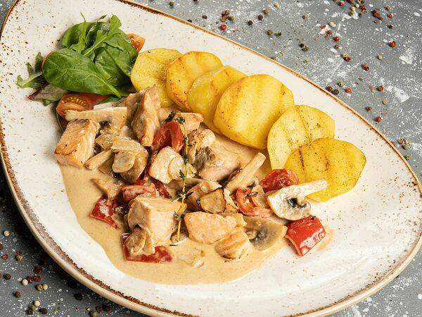 Чинар - Семга с овощами в сливочном соусе