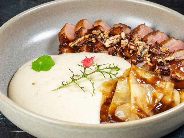 Разжигатели - Утиная грудка с муссом из сельдерея и капустой