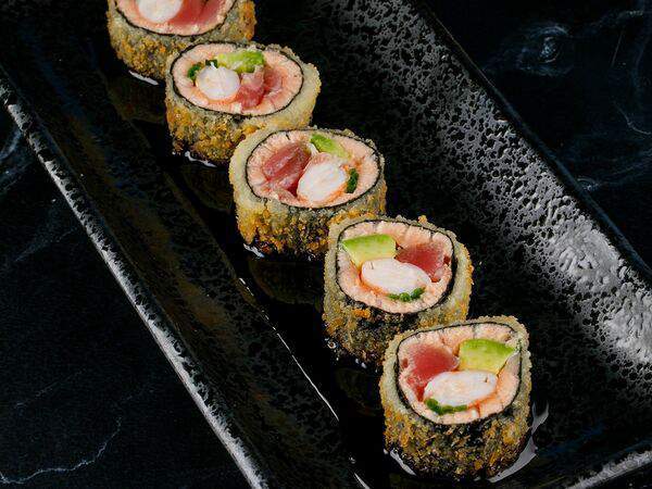 Баклажан Горьковская - Темпурный ролл с лососем, креветкой и тунцом