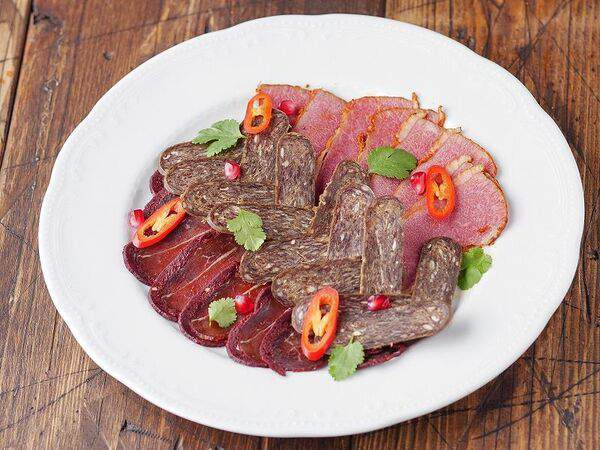 Мечты - Тарелка домашних мясных деликатесов