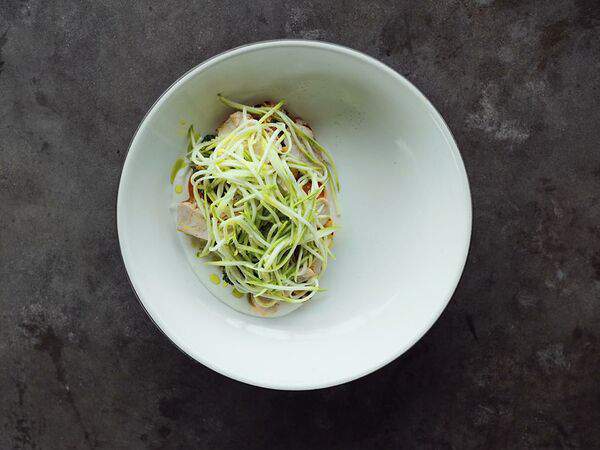 Китчен - Салат с лимонной индейкой, овощами и кремом из домашнего сыра