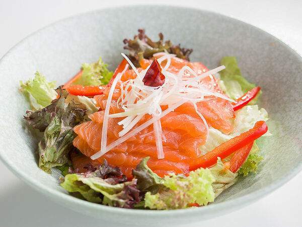 Китайский ресторан Дружба - Зеленый салат с лососем