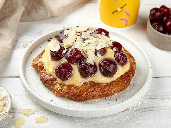 Печь & ланч - Вензель с вишней