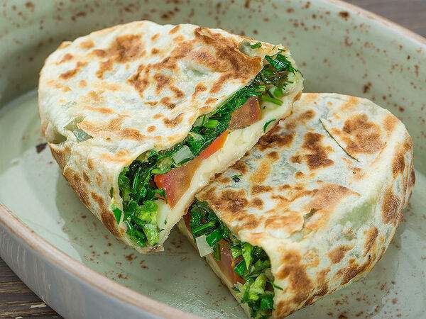 Чайхона №1 Братьев Васильчуков - Кок-самса с сулугуни и зеленью