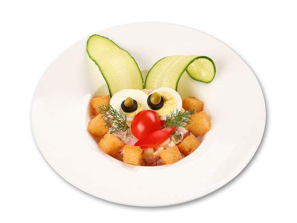 Чебуречная Брынза - Салат Оливье с колбаской докторской