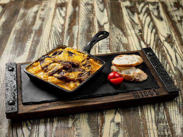 Штофъ - Mac & Cheese с копченым брискетом