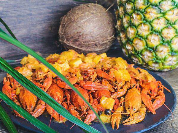 Гости рестопаб - Жареные c кокосовым молоком, ананасом и карри