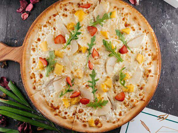 Benny Kitchen - Пицца со сливочными бортами с горгонзолой и грушей