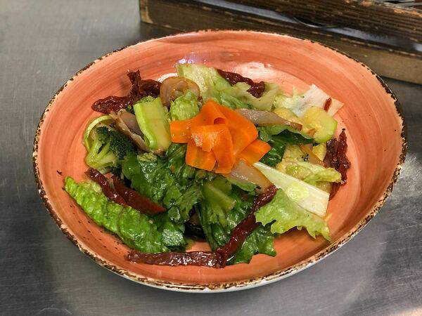 Ресторан 2Avenue - Салат из филе курицы с бланшированными овощами