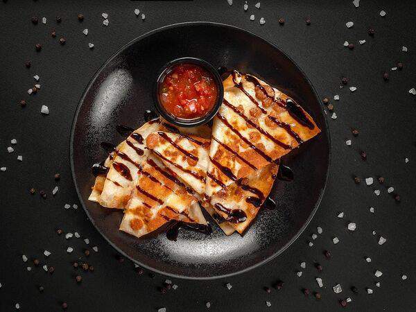 Mesto - Кесадилья с пармезаном