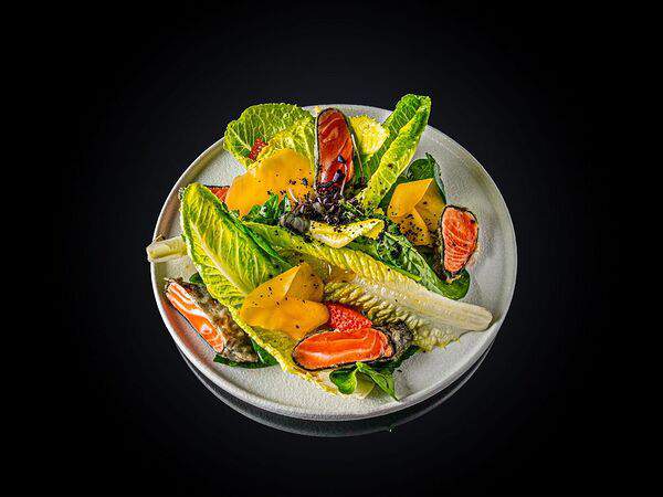 Fishka - Салат с лососем и манго